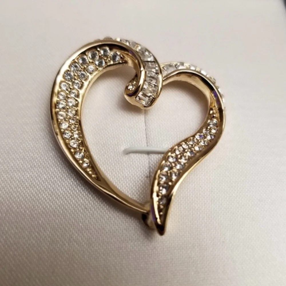 Crystal Open Heart Brooch - Picture 5 of 8